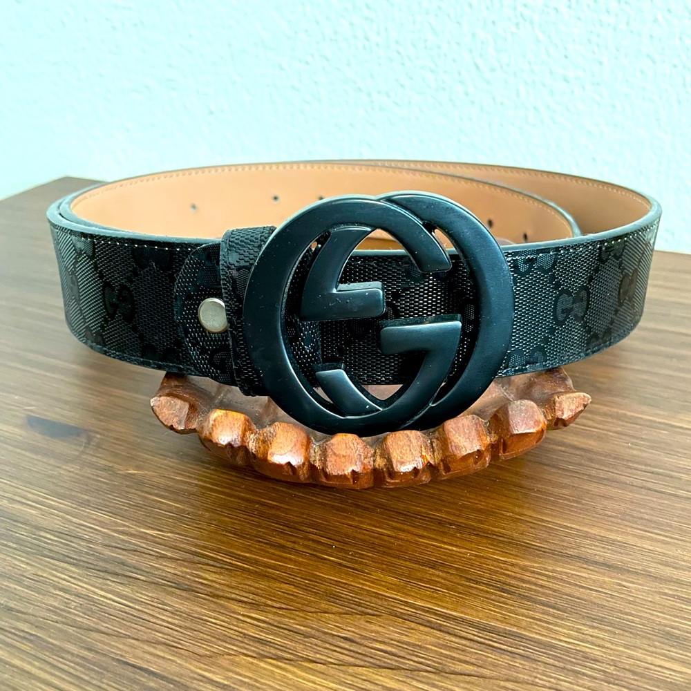 Gucci- women’s black leather belt